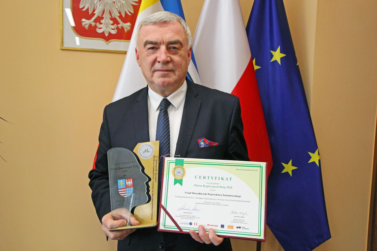 Marszałek Andrzej Bętkowski Z Certyfikatem Dla Patrona Bezpiecznych Dróg 2020
