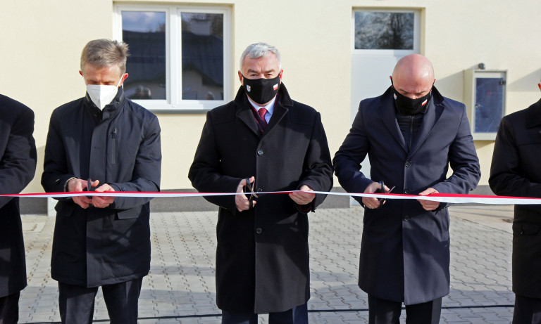 Marszałek Andrzej Bętkowski, Burmistrz Sędziszowa Wacław Szarek I Wicewojewoda świętokrzyski Rafał Nowak Symbolicznie Przecinają Wstęgę