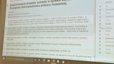 Porządek obrad komisji wyświetlany na ekranie komputera