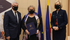 Podpisanie Umów Marszałek Andrzej Bętkowski, Wicemarszałek Renata Janik Oraz Przedstaiciele Beneficjenta Akademicka Fundacja Staropolska