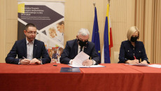 Podpisanie Umowy Podpisanie Umów Marszałek Andrzej Bętkowski, Wicemarszałek Renata Janik Oraz Przedstawiciele Beneficjenta Świętokrzyskie Centrum Innowacji I Transferu Technologii