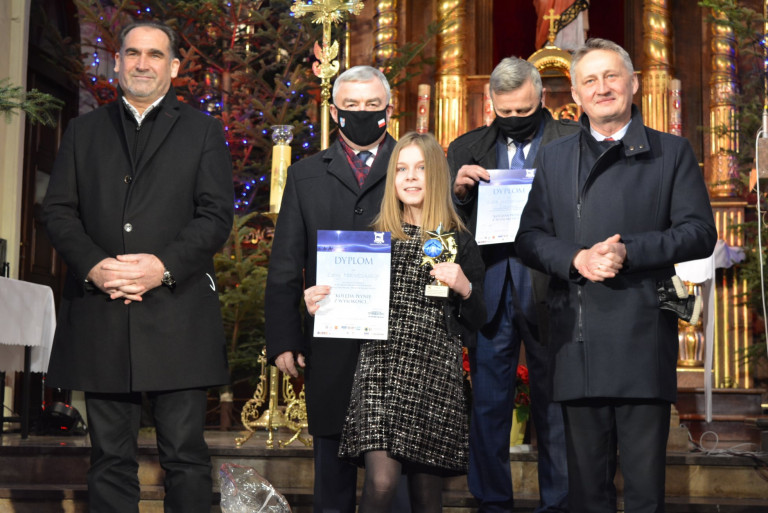 Marszałek Andrzej Bętkowski I Kolejna Laureatka Konkursu Muzycznego