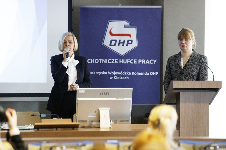Wicemarszałek Renata Janik na spotkaniu z przedstawicielami OHP