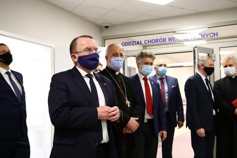 Wicemarszałek Marek Bogusławski podzcas otwaracia szpitala MSWiA w Kielcach