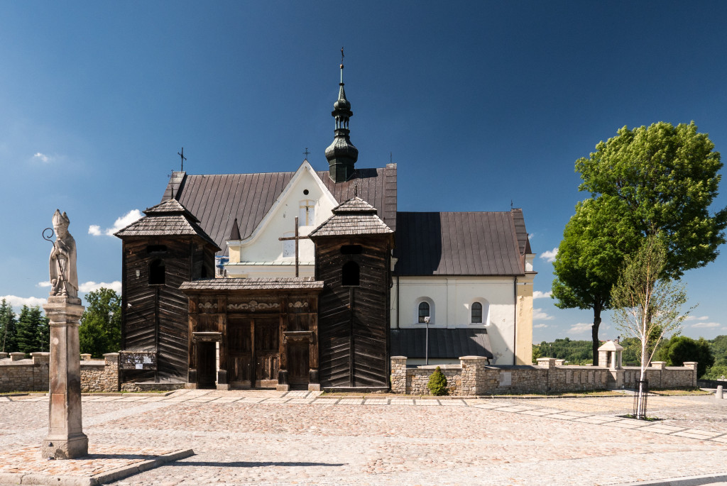 Kościół Z Zabytkową Bramą W Krynkach