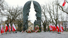 Pomnik Armii Krajowej Na Skwerze Stefana Żeromskiego W Kielcach