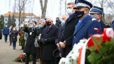 Uczestnicy Uroczystości Na Cmentarzu Na Piaskach.