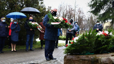 Marszałek Andrzej Bętkowski Składa Wieniec Pod Pomnikiem