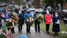 Uczestnicy Uroczystości Dnia Pamięci Ofiar Zbrodni Katyńskiej, Kielce, Cmentarz Przy Ul. Ściegiennego, 2021 Rok