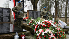 żołnierze Przy Mogile Ofiar Katyńskich, Wiązanki Pod Pomnikiem