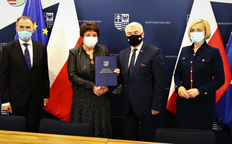 Uroczyste Przekazanie Umowy Na Dofinasowanie Modernizacji Energetycznej Dwóch Budynków Placówki Opiekuńczo Wychowawczej W Małachowie
