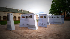 Scena Ogólna Widok Plansz Wystawowych Na Dziedzińcu Muzeum Narodowego W Kielcach
