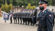 Dowódca uroczystości świętokrzyskiej Policji, komisarz Rafał Wydrzyński