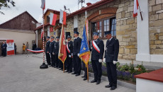 Strażacy Przed Remizą W Zawichoście