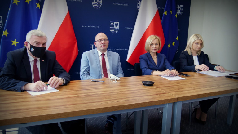 marszałek Andrzej Bętkowski, dyrektor Jacek Sułek, wicemarszałek Renata Janik, dyrektor Katarzyna Kubicka