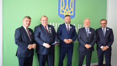 Samorządowcy Wręczają Odznakę Włodzimierzowi Mereżko