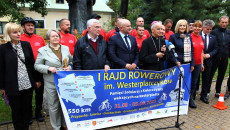 Uczestnicy Rajdu I żegnający Ich, W Gronie Marszałek Andrzej Bętkowski I Wicemarszałek Renata Janik
