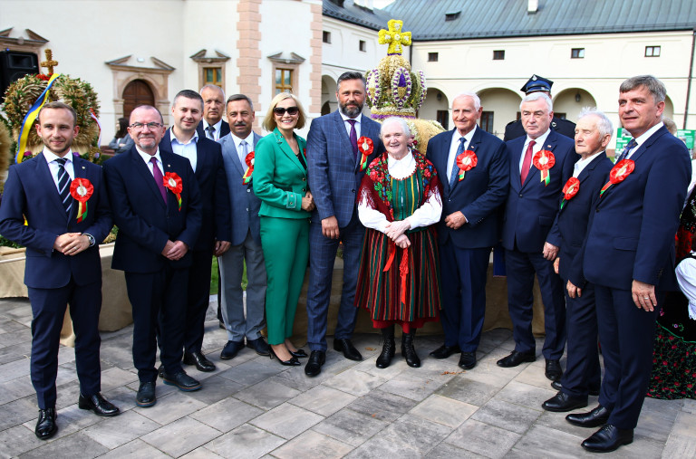 Członkowie Zarządu Województwa, Przewodniczący Sejmiku, Radni Z Józefą Bucką Autorką zwycięskiego Wieńca