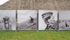 portrety dawnych mieszkańców wsi i praca w polu na biało-czarnych zdjęciach
