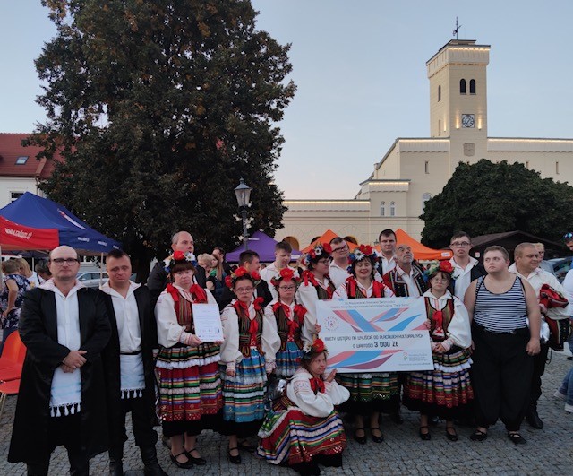 Zespół Inscenizacji Tanecznych "Uśmiech"