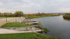 Brzeg Nidy Ze Stanowiskani Do Cumowania Kajaków