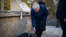 Marszałek Andrzej Bętkowski Symbolicznie Używa Kielni