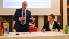 Dyrektor Jacek Sułek długo omawiał część inwestycyjną.