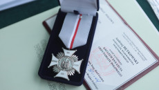 Krzyż Trzydziestolecia Ordynariatu Polowego Leżacy Na Legitymacji Odznaczenia Nadanego Andrzejowi Bętkowskiemu