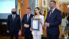 Andrzej Bętkowski na zdjęciu z laureatką Talentów