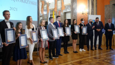 Laureaci Talentów na zdjęciu zbiorowym