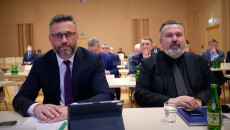 Tomasz Jamka i Mariusz Bodo siedzą podczas sesji Sejmiku