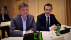 Arkadiusz Bąk i Leszek Wawrzyła siedzą podczas sesji Sejmiku
