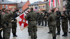 Żołnierze składają przysięgę wojskową