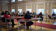 Uczestnicy konferencji naukowej słuchają wykładów
