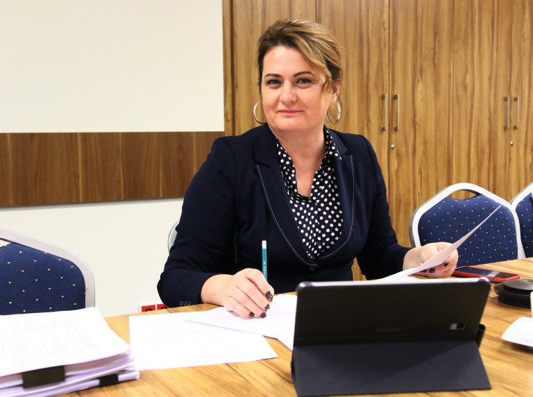 Radna Magdalena Zieleń Prowadzi Obrady Komisji Budżetu