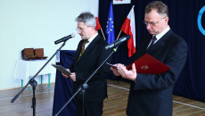 Członkowie Stowarzyszenia Przyjaciół Szkoły I Przedszkola W Gierlachowie