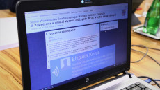 Monitor Wyświetlający Uchwały Do Głosowania.