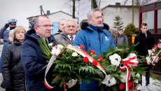 Marek Bogusławski Z Wieńcem W Dłoniach, Obok Niego Wojewoda Zbigniew Koniusz