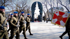 Przemarsz Wojsk Pod Pomnikiem Pamięci żołnierzy Armii Krajowej