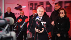 Marszałek Andrzej Bętkowski przemawia do mikrofonu