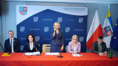 konferencja dotycząca pomocy dla Ukrainy - przemawia wicemarszałek Renata Janik