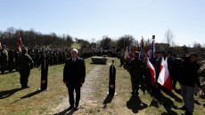 Andrzej Bętkowski na Skwerze Pamięci Ofiar Katynia pod Monumentem Sen.