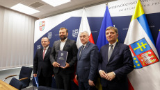 Przewodniczący Andrzej Pruś, Marszałek Andrzej Bętkowski, Wicemarszałek Marek Bogusławski, Dyrektor Szpitala W Ostrowcu