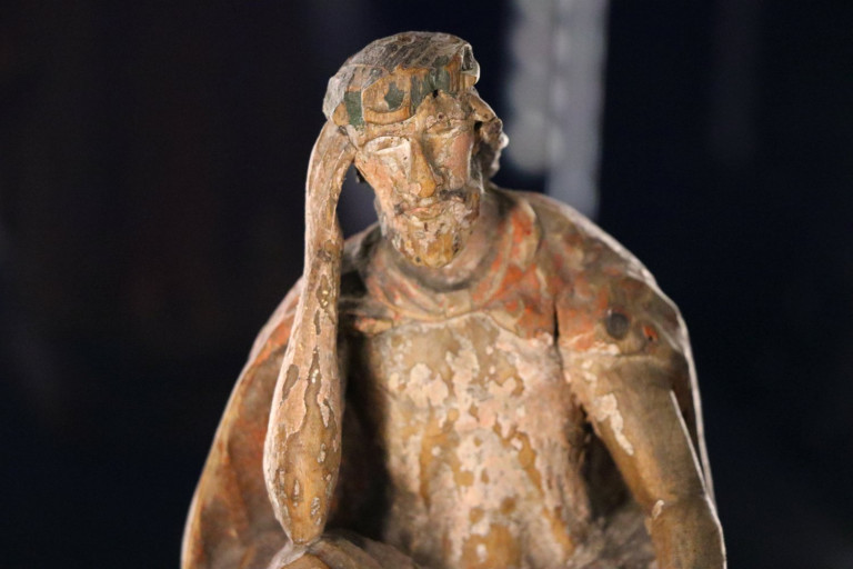 Rzeźba Chrystusa Frasobliwego Prezentowana W Sandomierskim Muzeum