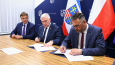 Dr Szpitala W Staszowie Podpisuje Umowę