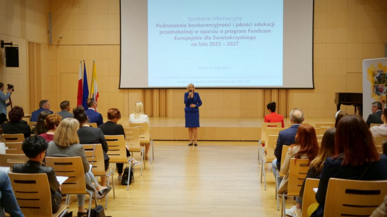 Konferencja W Filharmonii Świętokrzyskiej Dla Dyrektorów Przedszkoli Działających W Stolicy Województwa Oraz W Powiecie Kieleckim (1)