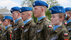 Na rynku w Kielcach stoi kompanii reprezentacyjnej Technikum Zawodowego im. Żołnierzy Sił Pokojowych ONZ