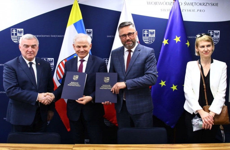 Uroczyste Przekazanie Umowy Dla Świętokrzyskiego Zarządu Dróg Wojewódzkich W Kielcach (1)