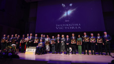 Nominowani I Laureaci Nagrody Oraz Przedstawiciele Samorządu Województwa Na Scenie