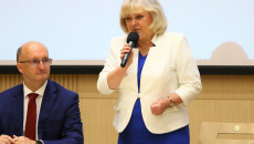 Do Mikrofonu Mówi Renata Bilska, Obok Niej Siedzi Minister Wawrzyk